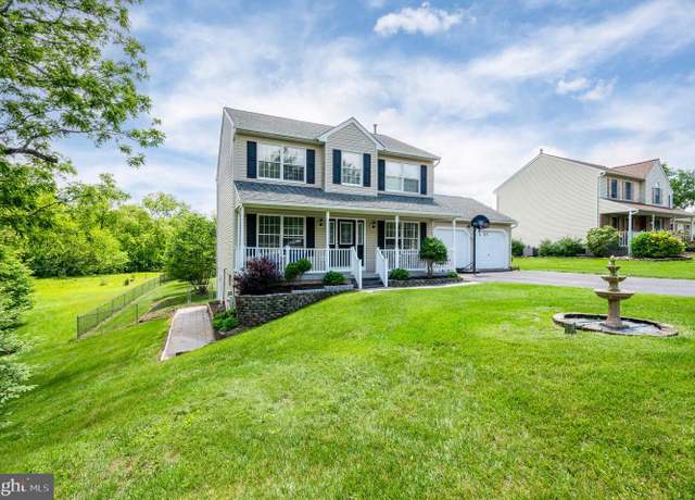 Property at 1533 Meadowview Dr, Pottstown, PA 19464, 5 beds, 3.5 baths