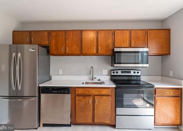 Property at 13 Pineknot Ct, Baltimore, MD 21207, 2 beds, 1.5 baths