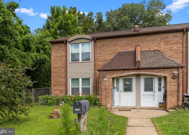Property at 135 Hollybrooke Dr, Langhorne, PA 19047, 3 beds, 2.5 baths