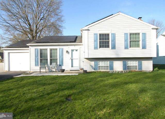 Property at 1 Honeysuckle Dr, Mechanicsburg, PA 17050, 4 beds, 2 baths