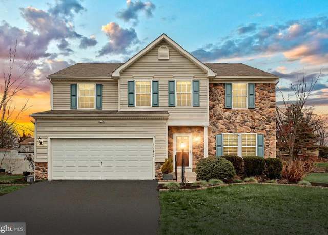Property at 3037 S King Richards Ct S, York, PA 17408, 4 beds, 3.5 baths