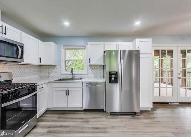 Property at 501 Barberry St, Culpeper, VA 22701, 4 beds, 4 baths