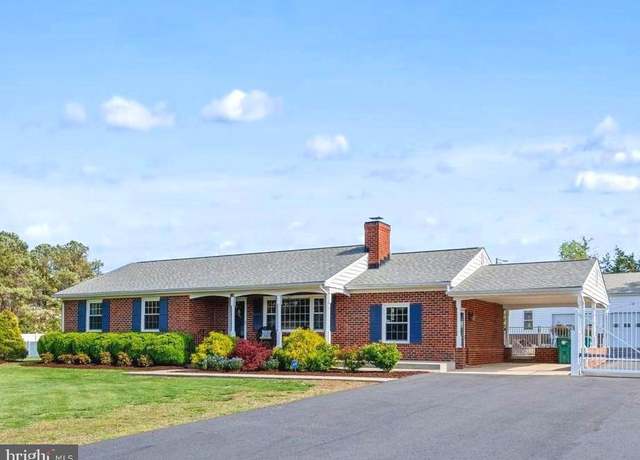 Property at 140 Lafayette Ave, Bowling Green, VA 22427, 3 beds, 2 baths