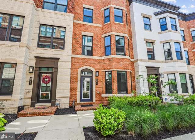 Property at 205 Market Sq NW #15, Vienna, VA 22180, 4 beds, 4.5 baths