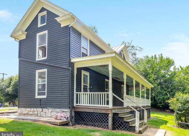 Property at 322 Capon St, Strasburg, VA 22657, 4 beds, 1.5 baths