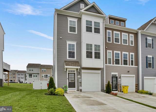 Property at 125 Mossdale Blvd, Falling Waters, WV 25419, 3 beds, 3.5 baths