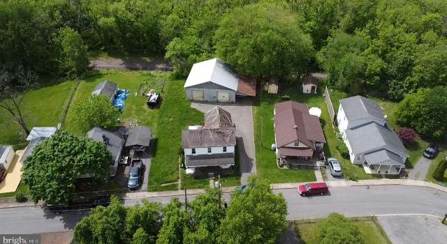 Photo of 202 Lee St, Paw Paw, WV 25434