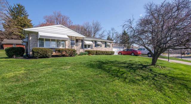 Photo of 415 Lakeview Dr, York, PA 17403