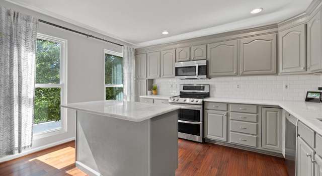 Photo of 12087 Edgemere Cir, Reston, VA 20190
