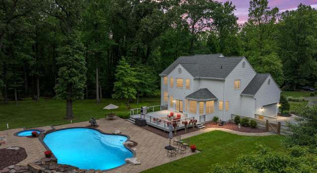 Property at 931 Heatherfield Ln, Millersville, MD 21108, 4 beds, 3.5 baths
