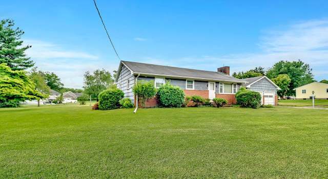 Photo of 10 Fairview Rd, Robbinsville, NJ 08691