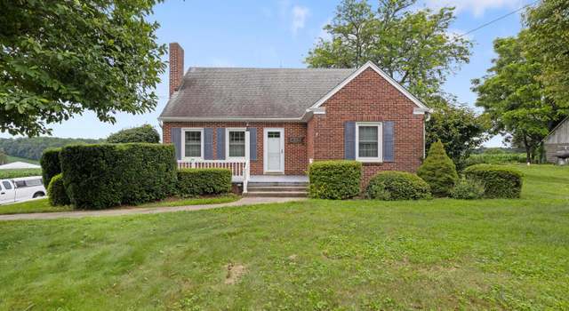 Photo of 432 N Market St, Fawn Grove, PA 17321