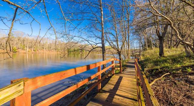 Photo of 9930 Lakepointe Ct, Burke, VA 22015