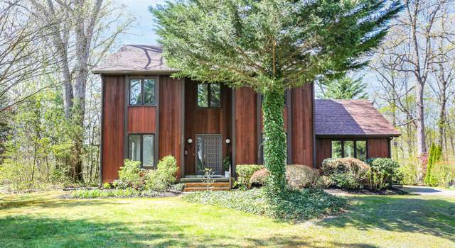 Photo of 111 Windsor Cir, Fredericksburg, VA 22405