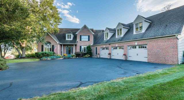 Photo of 1786 Rockledge Dr, Carlisle, PA 17015