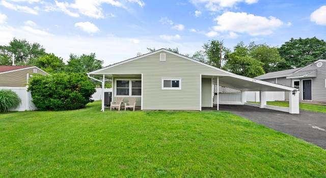 Photo of 273 Pinewood Dr, Levittown, PA 19054