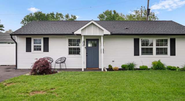 Photo of 254 Goldenridge Dr, Levittown, PA 19057
