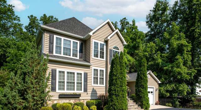 Photo of 2862 Rosemary Ln, Falls Church, VA 22042