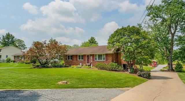 Photo of 17447 Lakefield Rd, Round Hill, VA 20141