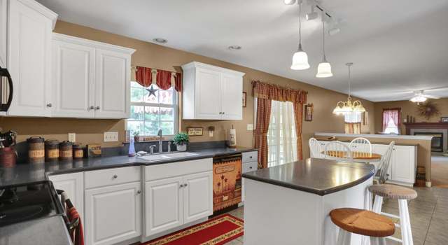 Photo of 106 N Rosewood Ct, Wernersville, PA 19565