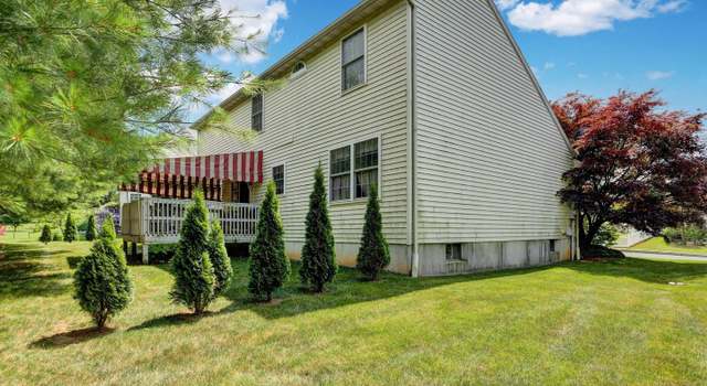 Photo of 106 N Rosewood Ct, Wernersville, PA 19565