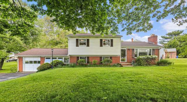 Photo of 2922 Chestnut Hill Dr, Ellicott City, MD 21043