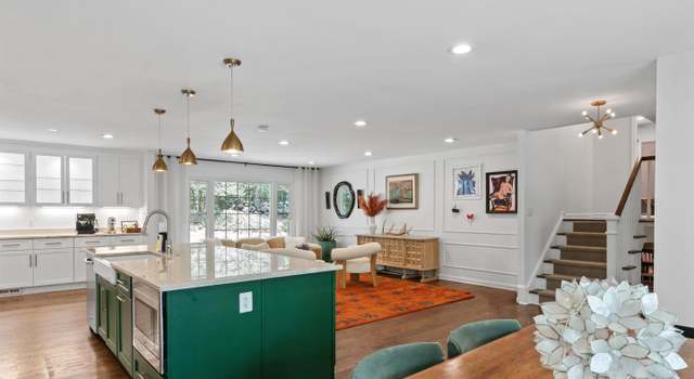 Photo of 11612 Sourwood Ln, Reston, VA 20191