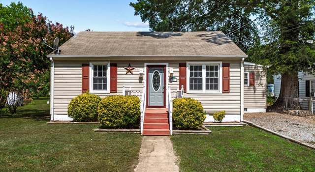 Photo of 203 Locust Ave, Colonial Beach, VA 22443