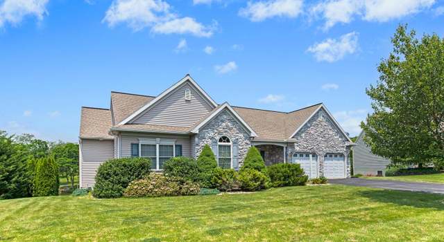 Photo of 857 Water Edge Ct, Lebanon, PA 17046