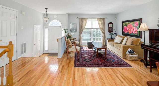 Photo of 10122 Vanderbilt Cir, Rockville, MD 20850