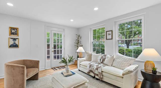 Photo of 2865 S Abingdon St, Arlington, VA 22206