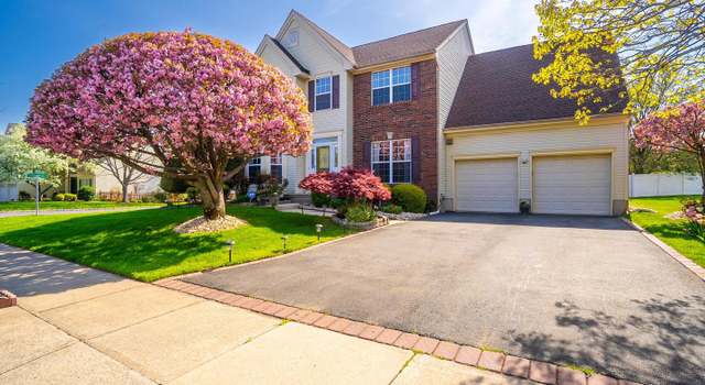 Photo of 5 Larkspur Dr, Dayton, NJ 08810