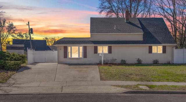 Photo of 90 Everturn Ln, Levittown, PA 19054