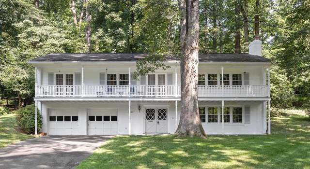 Photo of 9016 Hamilton Dr, Fairfax, VA 22031