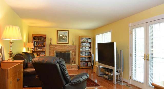 Photo of 4408 Woods Edge Ct, Chantilly, VA 20151