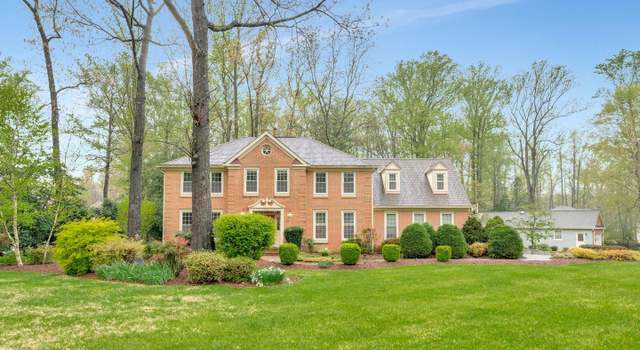 Photo of 7110 Park Point Ct, Fairfax Station, VA 22039