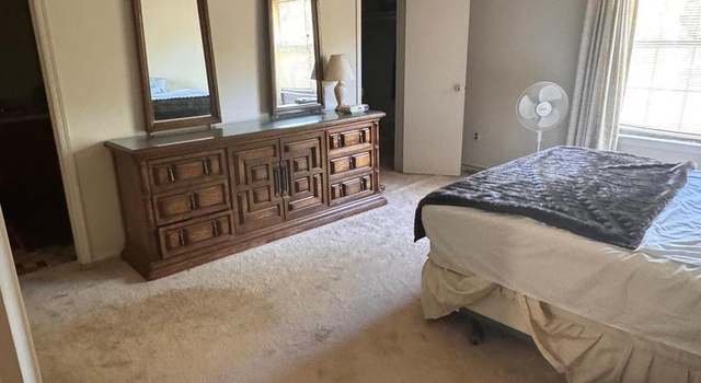 Photo of 33 Dunmoor Ct S, Hamilton, NJ 08690