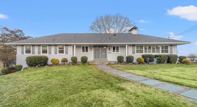 Photo of 7215 Regent Dr, Alexandria, VA 22307