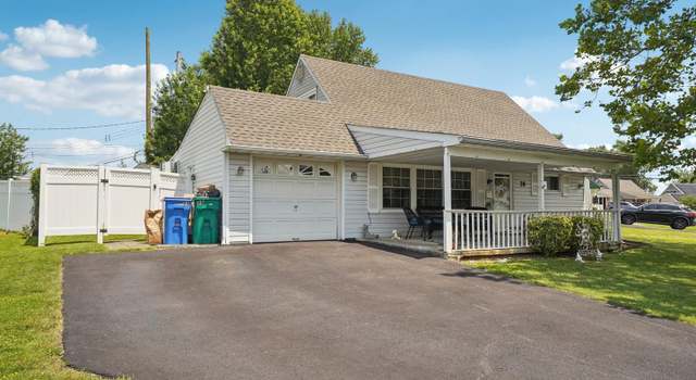 Photo of 28 Indian Red Rd, Levittown, PA 19057