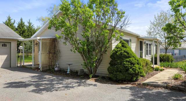 Photo of 115 Camelot Dr, Chambersburg, PA 17202