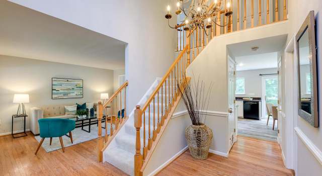 Photo of 17193 Pickwick Dr, Purcellville, VA 20132