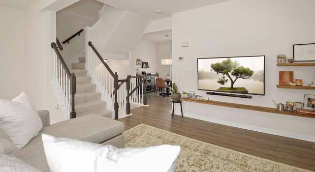 Photo of 43010 Center St, Chantilly, VA 20152