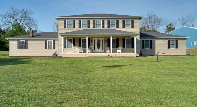 Photo of 303 Cedar Hollow Ln, Kearneysville, WV 25430
