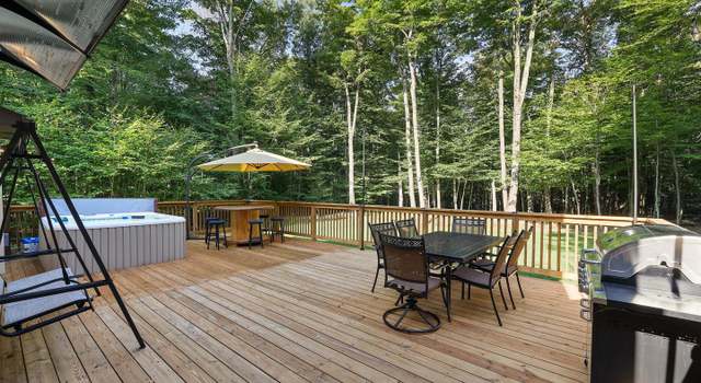 Photo of 885 Country Place Dr, Tobyhanna, PA 18466