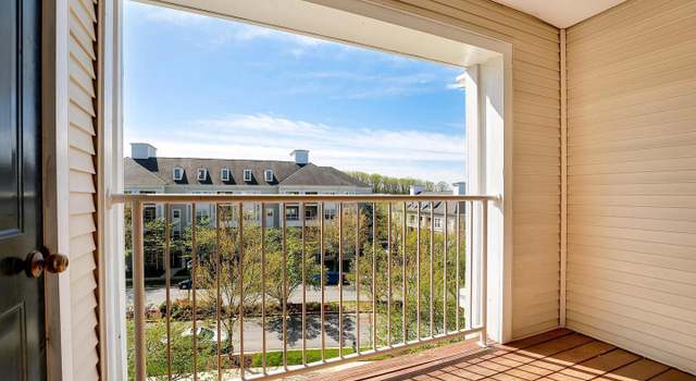 Photo of 101 Watkins Pond Blvd Unit 4-404, Rockville, MD 20850