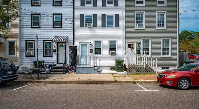 Photo of 210 Saint Mary St, Burlington, NJ 08016