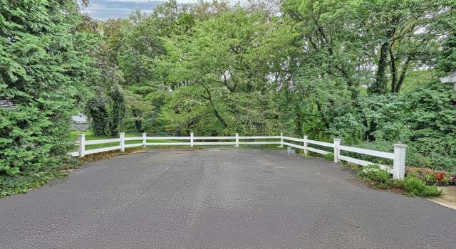 Photo of 1506 Crestlyn Rd, York, PA 17403