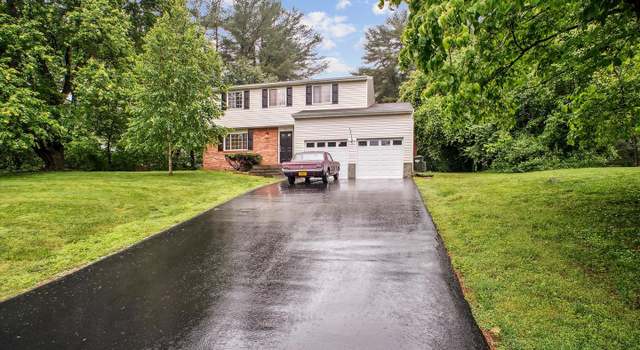 Property at 944 War Admiral St, Great Falls, VA 22066, 4 beds, 2.5 baths