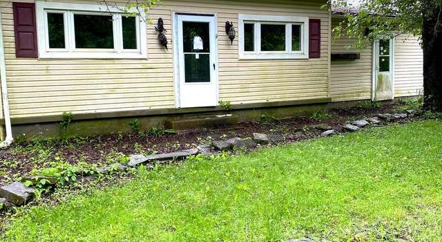 Photo of 9 Lake Shore Dr, Mohnton, PA 19540