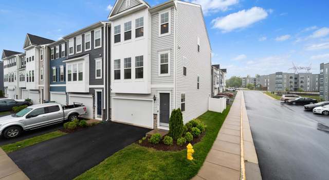 Photo of 18216 Summit Pointe Dr, Triangle, VA 22172